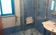 Phòng tắm bên trong 3 Serpa Hotel Anzio