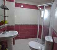 Toilet Kamar 7 Appartement Amira Fnideq