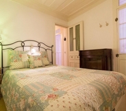 Bedroom 6 Bairro Alto Vintage by Homing