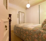 Bedroom 4 Bairro Alto Vintage by Homing