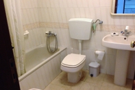 Toilet Kamar Discovery Apartment Carnaxide