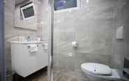 In-room Bathroom 5 Apartments 4 You in Split