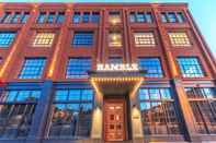 Bangunan The Ramble Hotel