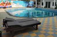 Swimming Pool Hotel Mahamaya Palace