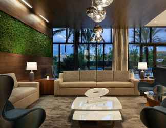 Lobby 2 SpringHill Suites by Marriott Orlando at Millenia