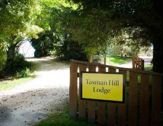 Exterior 2 Tasman Hill Lodge - Adult Only