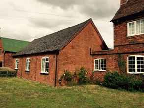 Exterior 4 Illshaw Heath Farm Guest Lodge