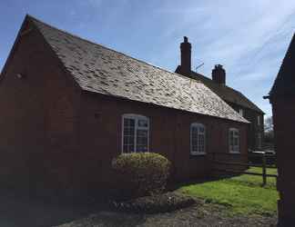 Exterior 2 Illshaw Heath Farm Guest Lodge