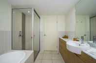 Toilet Kamar Blue on Blue Apartment 327