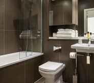 Toilet Kamar 7 Spacious and Modern apartments Heathrow