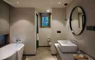 Toilet Kamar 7 Cloud View Resort Songyang