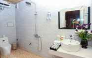 Phòng tắm bên trong 3 Quoc Khanh Bamboo Homestay - Hostel