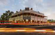 Exterior 3 Dukes Inn Northam