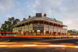 Exterior 4 Dukes Inn Northam