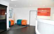 Lobby 3 easyHotel London Croydon