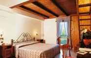 Bedroom 2 Leo Hotel
