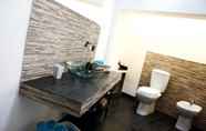 Toilet Kamar 5 Guest House Ara Town