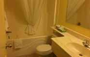 In-room Bathroom 5 Nova Inn Inuvik