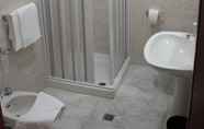 Phòng tắm bên trong 2 Hotel Tre Monti