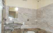 In-room Bathroom 5 Hotel Rajvansh