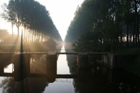 Kolam Renang Herenboer Damme