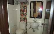 In-room Bathroom 3 Hotel Kochar Plaza