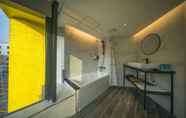 Toilet Kamar 2 Watermark Hotel