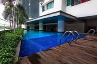 Swimming Pool Greensward Suites At Taragon