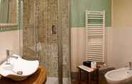 In-room Bathroom 2 Le Undici Lune