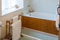 In-room Bathroom The Cottage Marshwood Farm