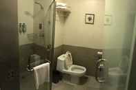 In-room Bathroom Housing Urban Hotel Zibo