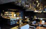 Quầy bar, cafe và phòng lounge 2 Tune Hakodate Hostel & MusicBal