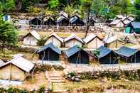 Bên ngoài Camp Eagle Nest