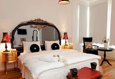 Bedroom 6 The White Swan Suites Beyoglu