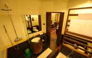 Toilet Kamar 2 Ocean Paradise Resort