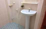 Toilet Kamar 3 Baivaru Guesthouse Services