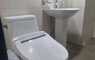 Toilet Kamar 5 Prince Hotel