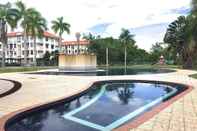 Swimming Pool Summerbay Beach Resort Apartment