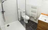 In-room Bathroom 3 LGC Habitat- Private Room- Gare Saint-roch
