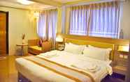 Bilik Tidur 3 SERENE Stays Hotel