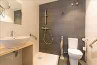 In-room Bathroom Bilbao City Rooms