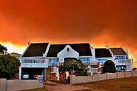 Exterior Walkerbay Accommodation