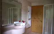 Phòng tắm bên trong 7 Hotel Alpenrose