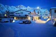 Bên ngoài Henningsvær Guesthouse