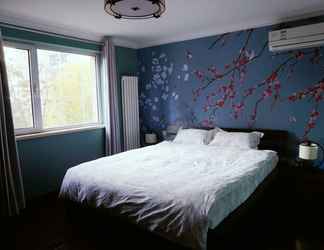 Bedroom 2 Beijing Sanlitun 2-Bedroom Spacious Apartment