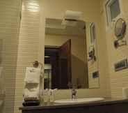 Toilet Kamar 2 Hotel Applettree