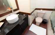 In-room Bathroom 3 Hotel Shwe Gone Daing