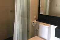 Toilet Kamar Sky Suite Kota Kinabalu