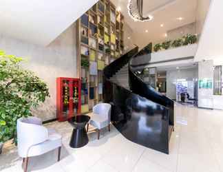 Lobby 2 Ibis Styles Shanghai Hongqiao Airport