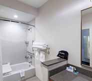 In-room Bathroom 6 Fairfield Inn & Suites by Marriott Liberal